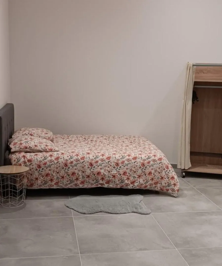 Magnifique Studio Piscine Et Parking Prive Manosque France